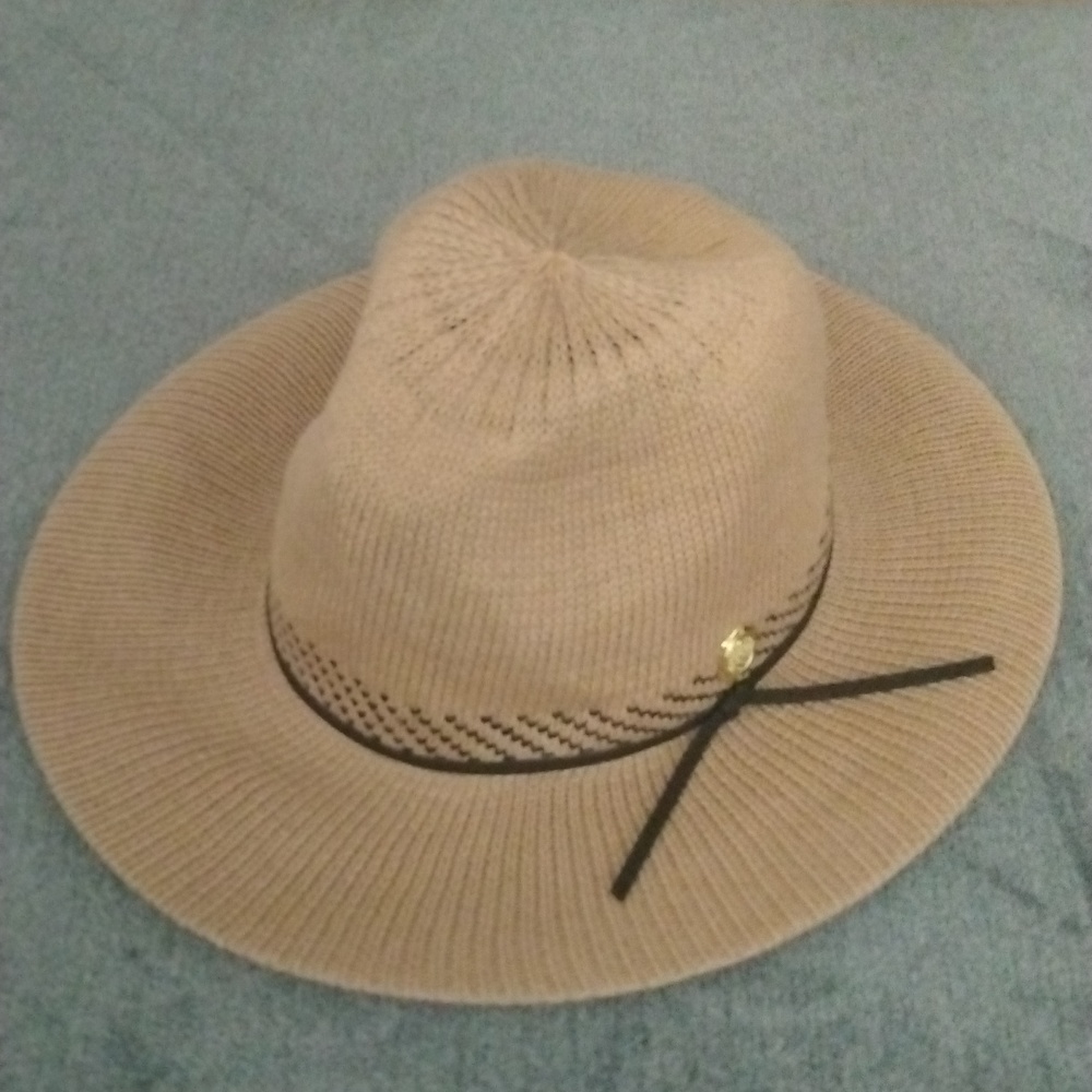 Vince Camuto hat